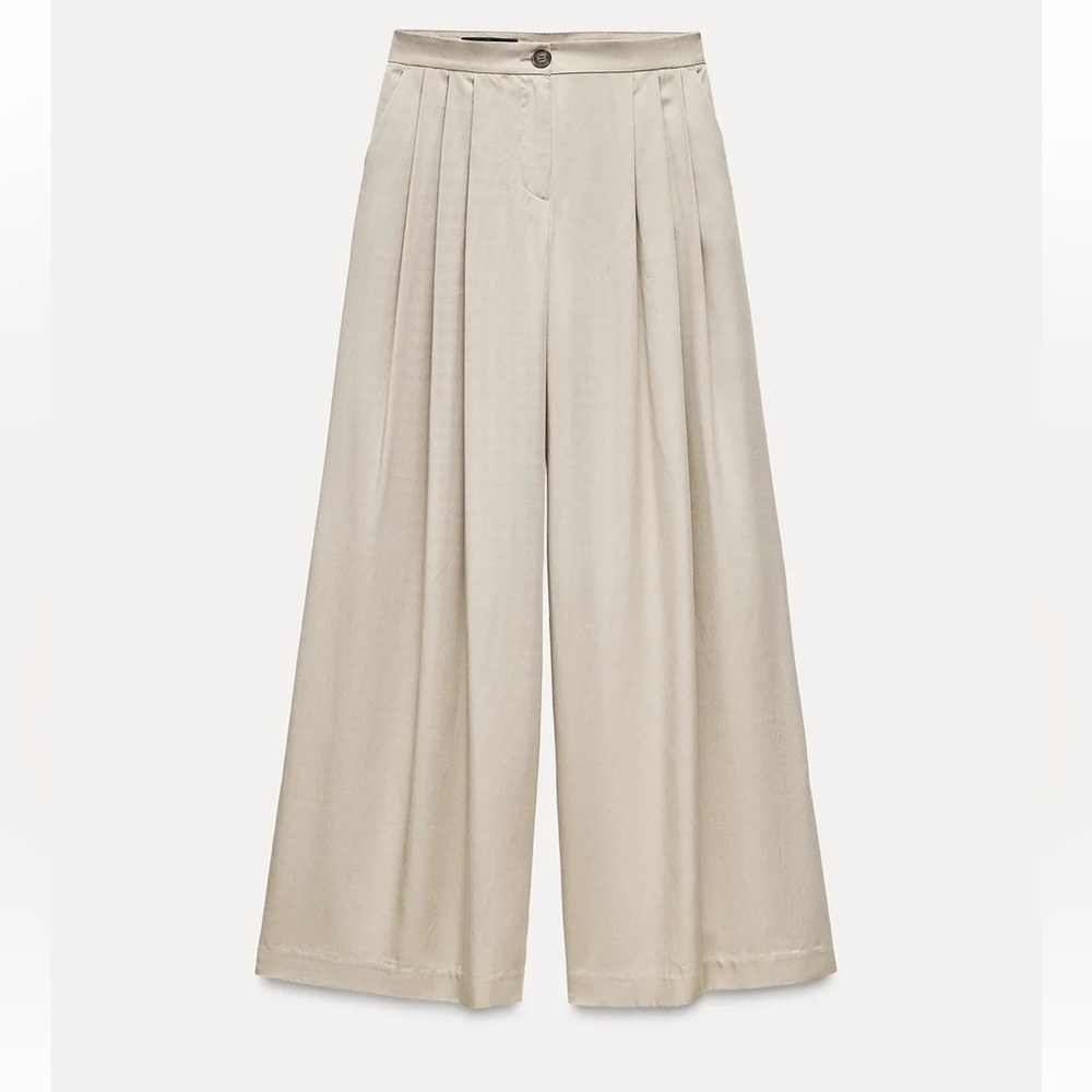 Zara women’s Classic Tan Trousers | size M